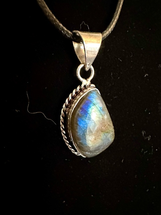 Hand Crafted Jewelry - Labradorite Silver Plated Gemstone Pendant Necklace - Blue-Green Flash